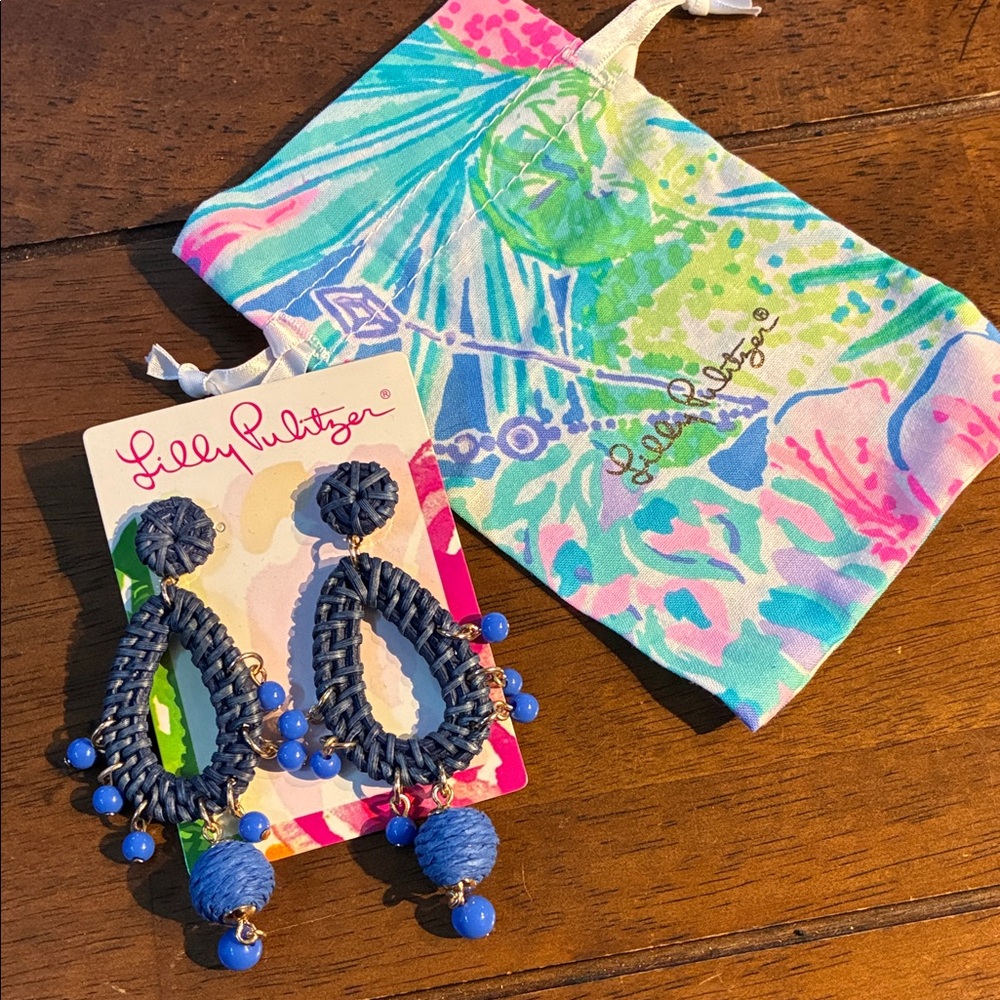 Feminine flirty, fun Lilly Pulitzer Navy and Blue Drop Earrings NWT 💋